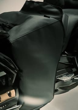 JUPE / TABLIER PILOTE AVANT HONDA GOLDWING  - Image 1